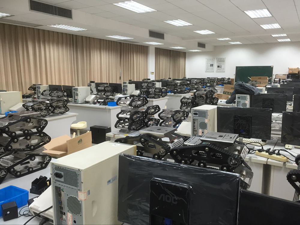 小R科技與浙江大學達成合作，首期500臺機器人入駐浙大實驗室